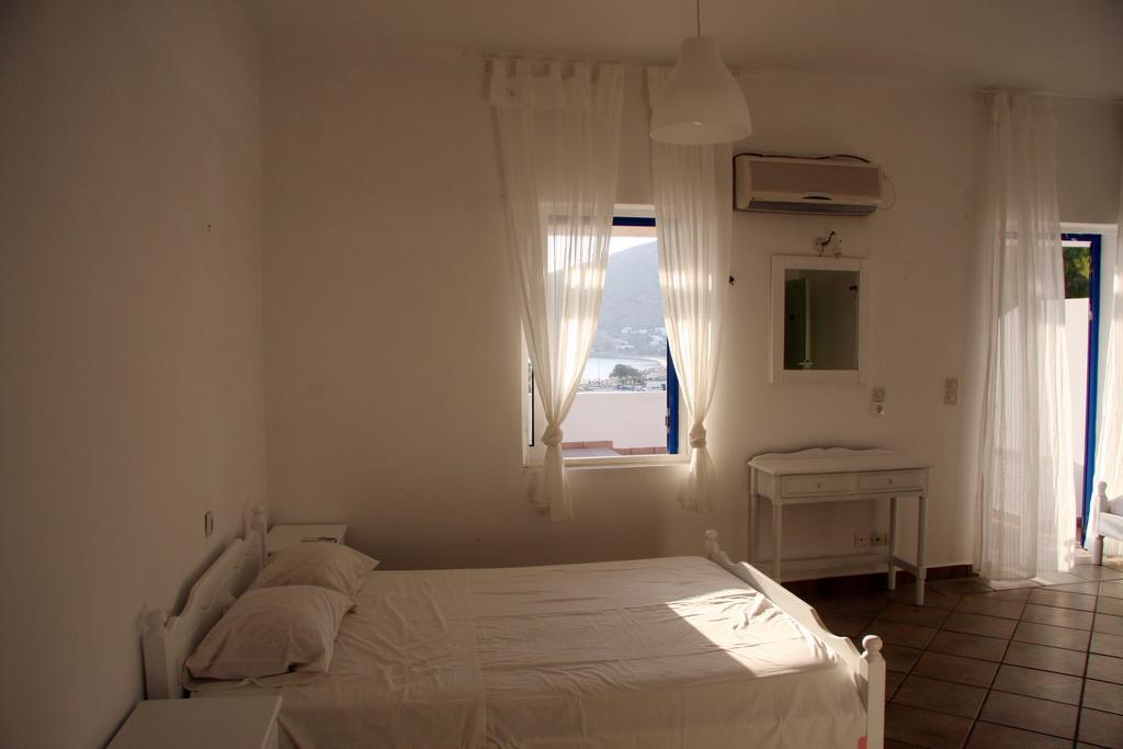 Armadoros Hotel / Ios Backpackers 外观 照片