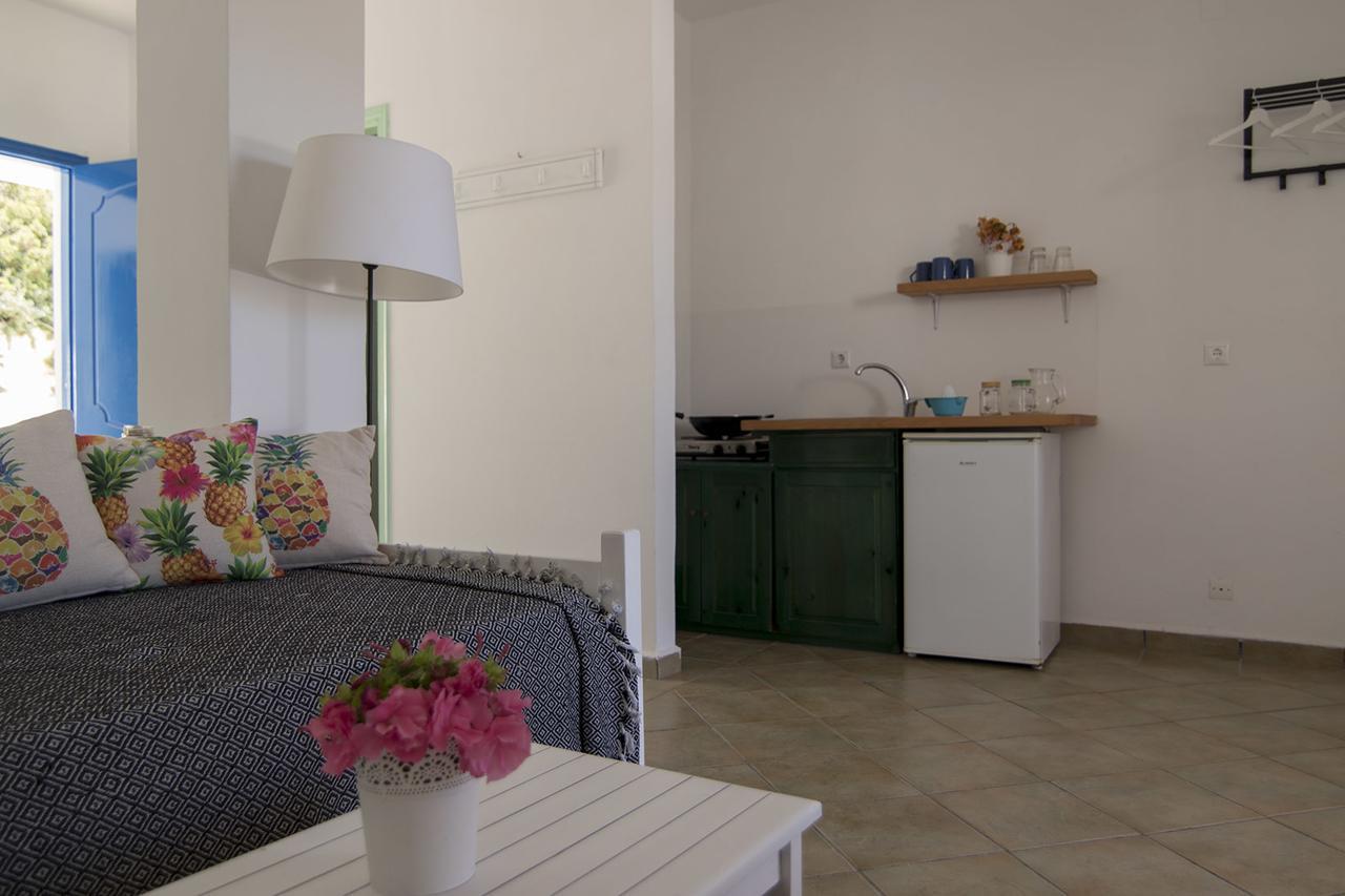 Armadoros Hotel / Ios Backpackers 外观 照片